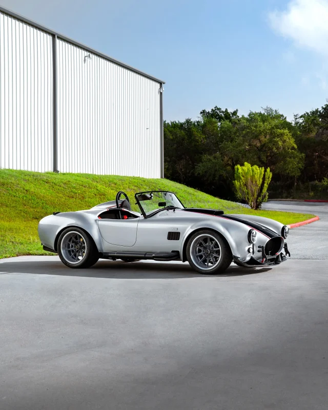 Superformance MKIII 30th Anniversary Shelby Cobra Roadster continuation with a Roush 427 engine in the Team CJ Works for routine service. 

#ShelbyCobra #427Cobra #CarrollShelby #Superformance #SuperformanceMKIII #Roush #MuscleCars #TeamCJ