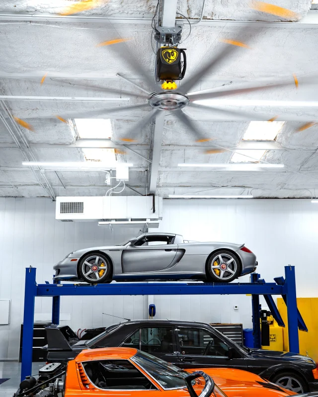 2005 Porsche Carrera GT in the Team CJ Works for routine servicing. One of only 644 US-delivery Carrera GTs and one of only 1,270 produced worldwide.
 
#CarreraGT #PorscheCarreraGT #PorscheLovers #SuperCars #Carculture #InstaCar #TeamCJ #Porsche
